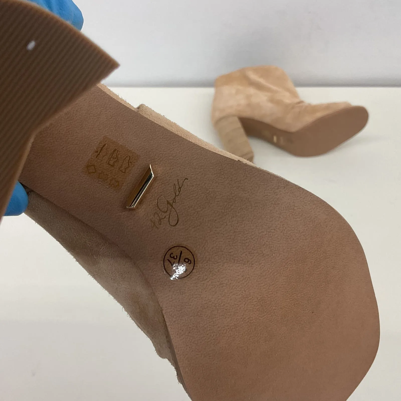 42 Gold Tan Suede Women's Heel Pump, Size 6