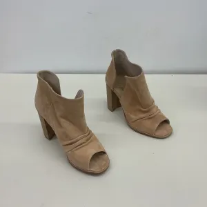 42 Gold Tan Suede Women's Heel Pump, Size 6