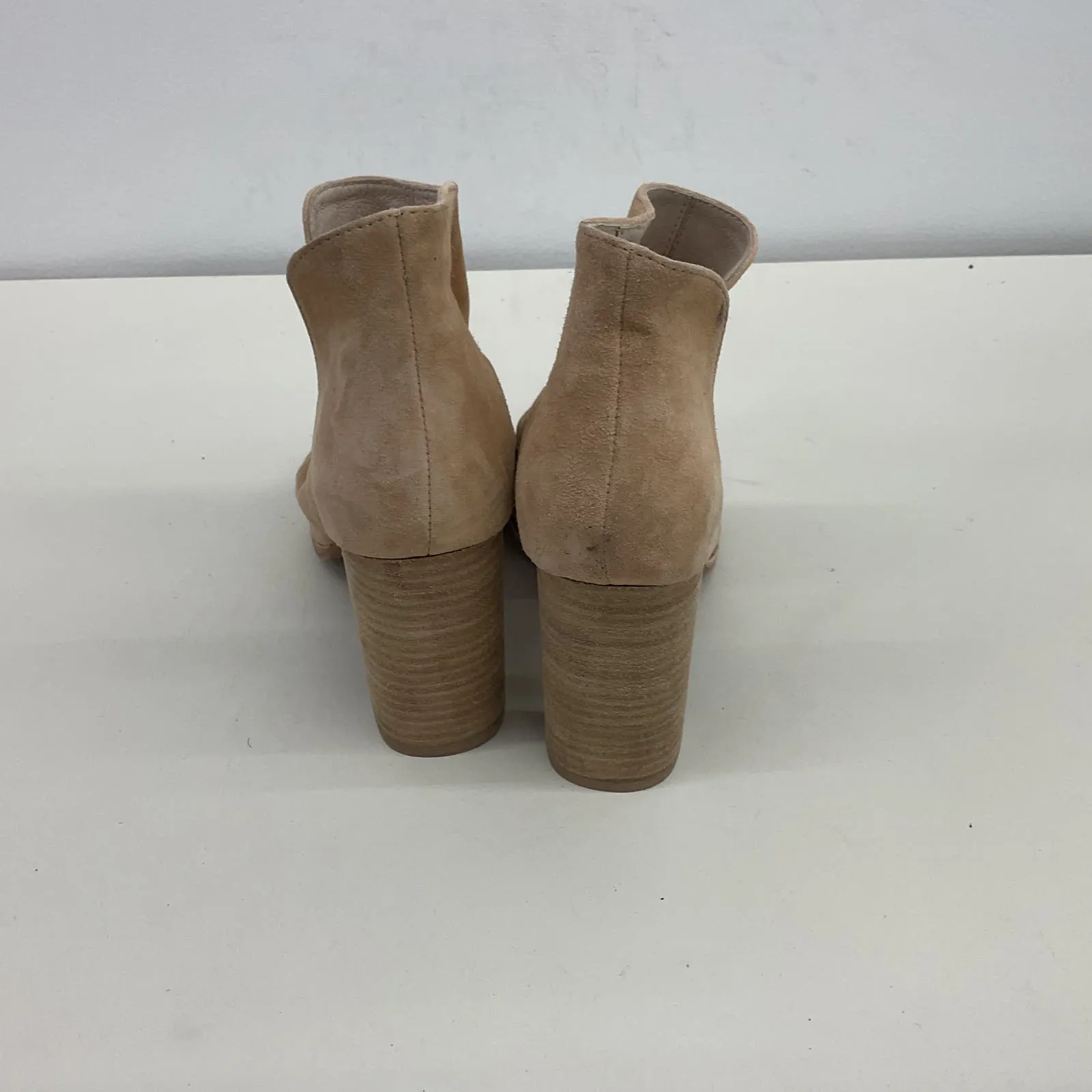 42 Gold Tan Suede Women's Heel Pump, Size 6