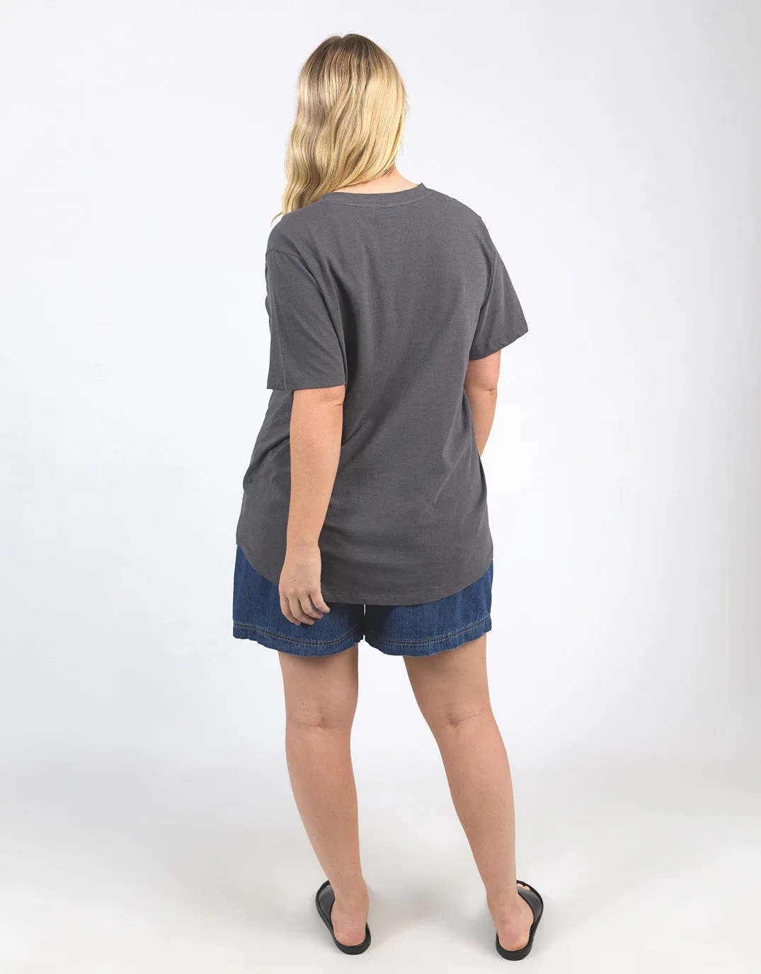 Accolade Tee - Charcoal