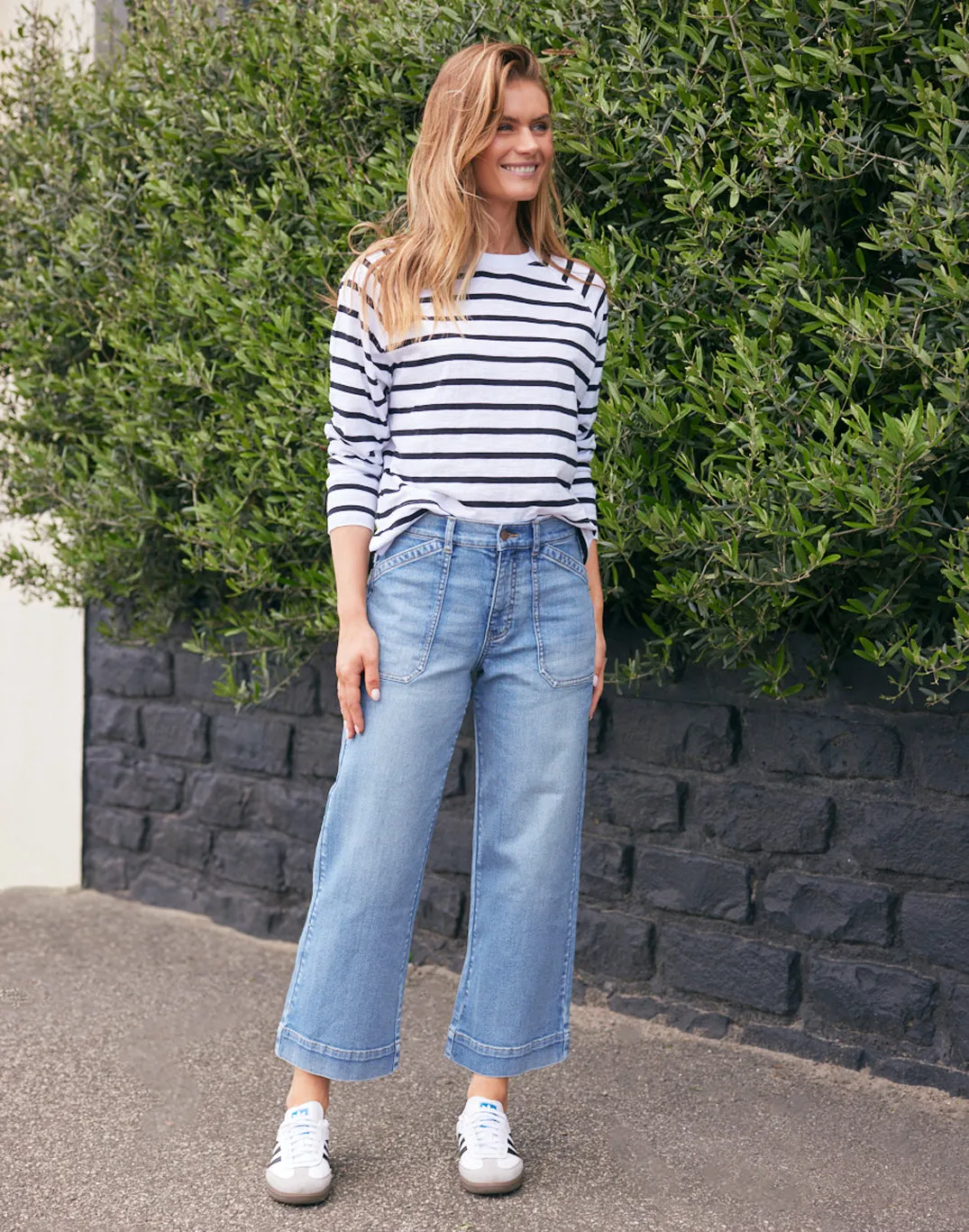 Catalina Cropped Wide Leg Jeans - Mid Wash