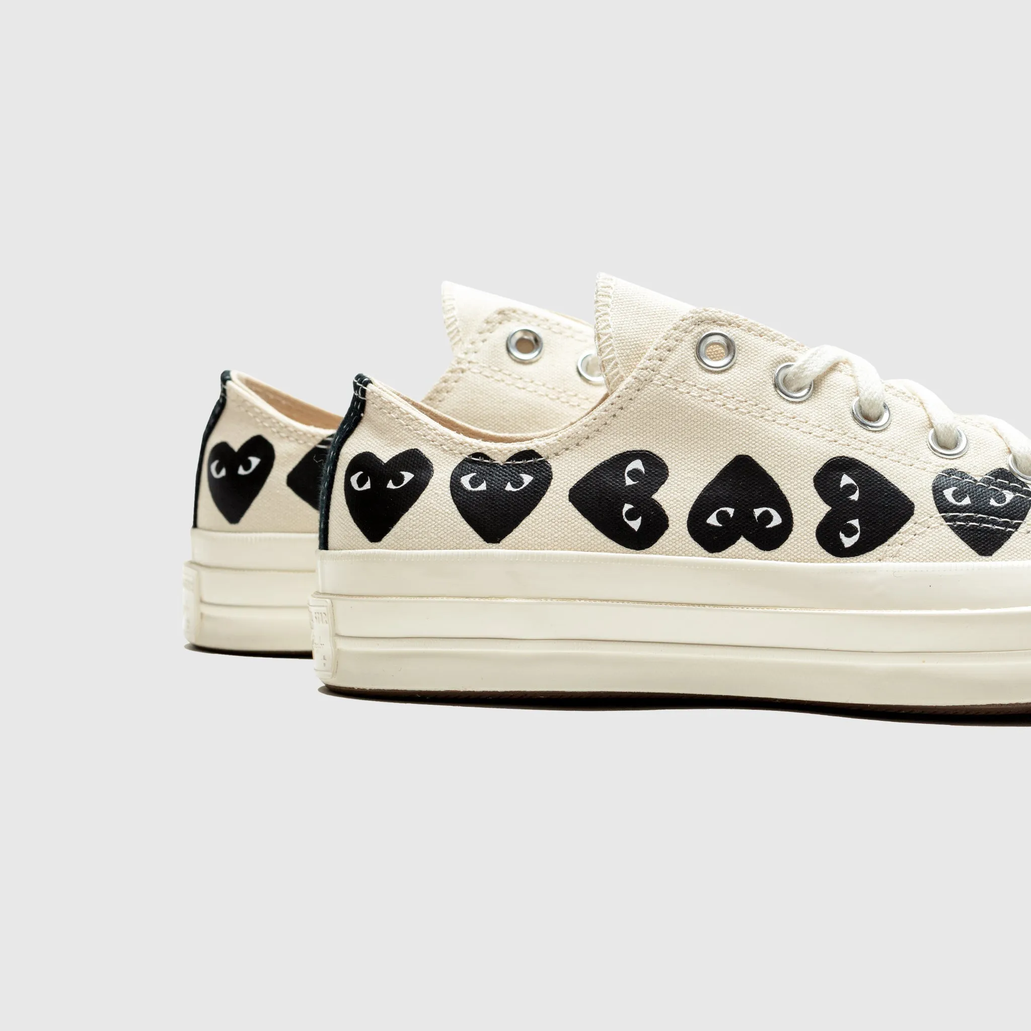 CHUCK TAYLOR ALL-STAR '70 OX "MILK/BLACK MULTI HEART"
