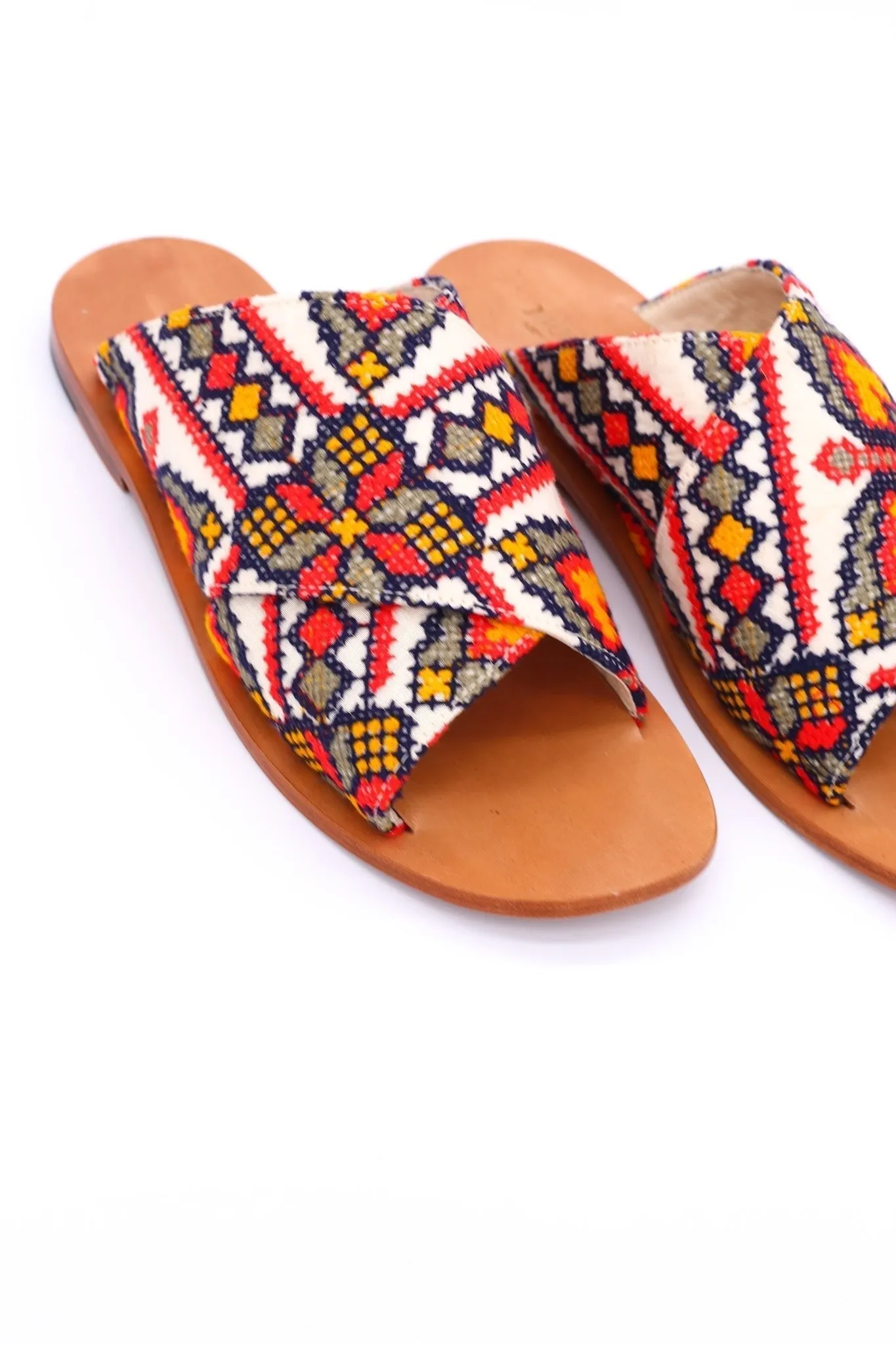 EMBROIDERED SANDALS DAISY NEEDLESTITCH