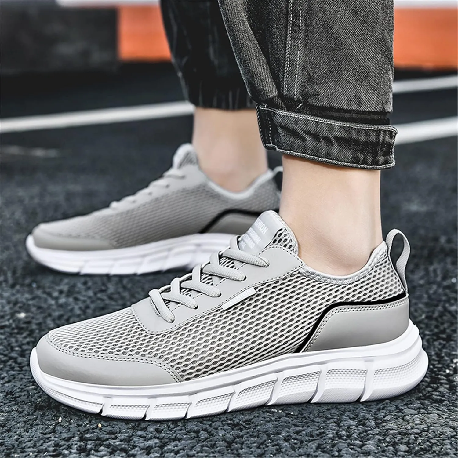 Fashion Spring and Summer Men Sports Shoes Flat Lightweight Mesh Breathable Lace Up Solid Color Casual Sneaker Men