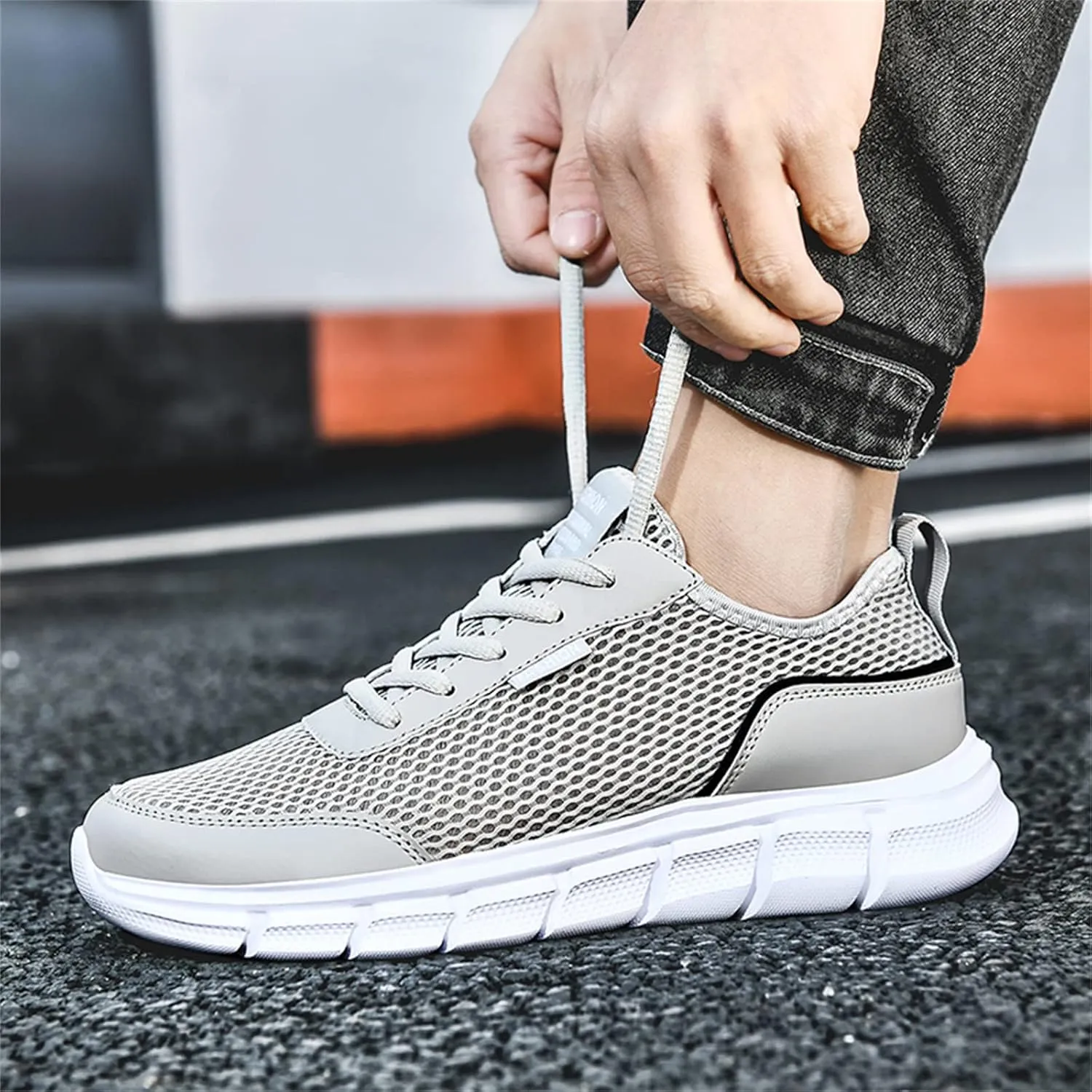 Fashion Spring and Summer Men Sports Shoes Flat Lightweight Mesh Breathable Lace Up Solid Color Casual Sneaker Men