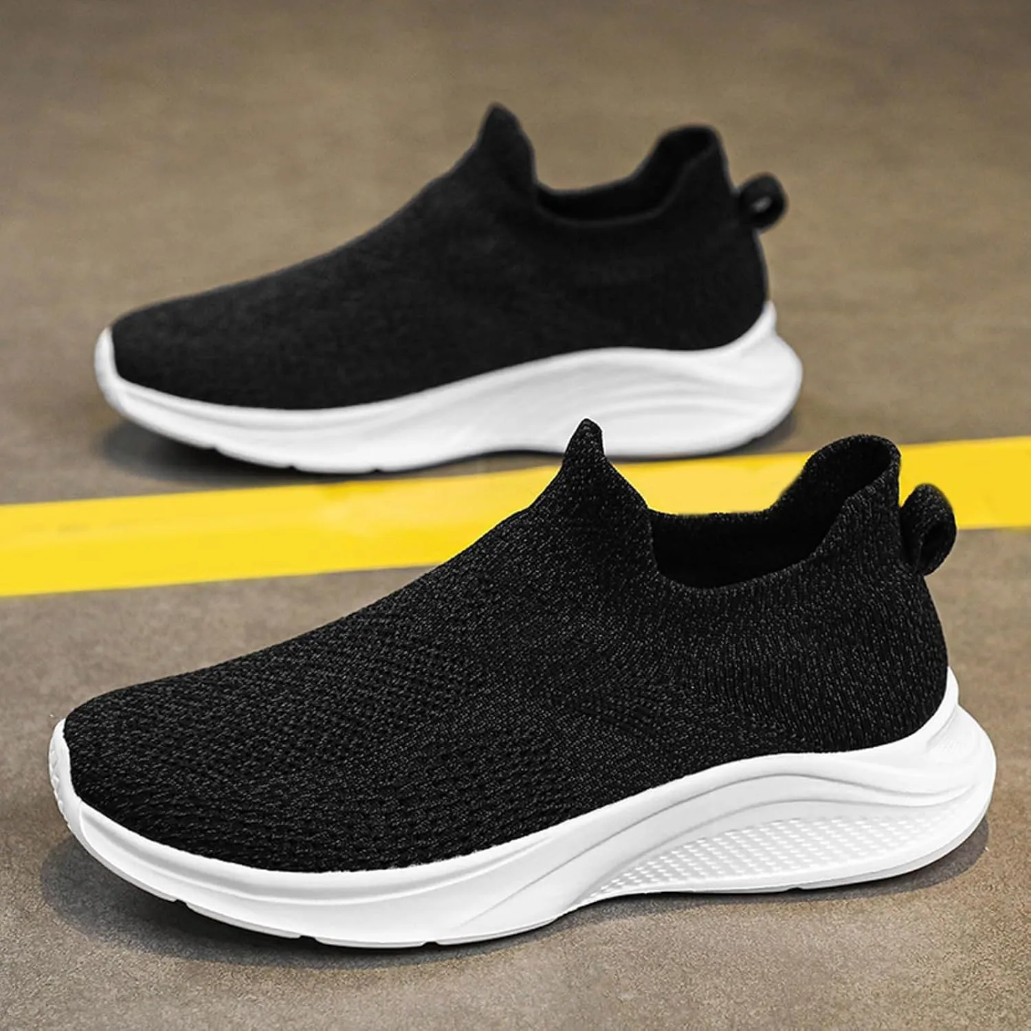 Men Sports Shoes Fashionable New Pattern Simple and Pure Color Comfortable Mesh Breathable and Sneaker for Men
