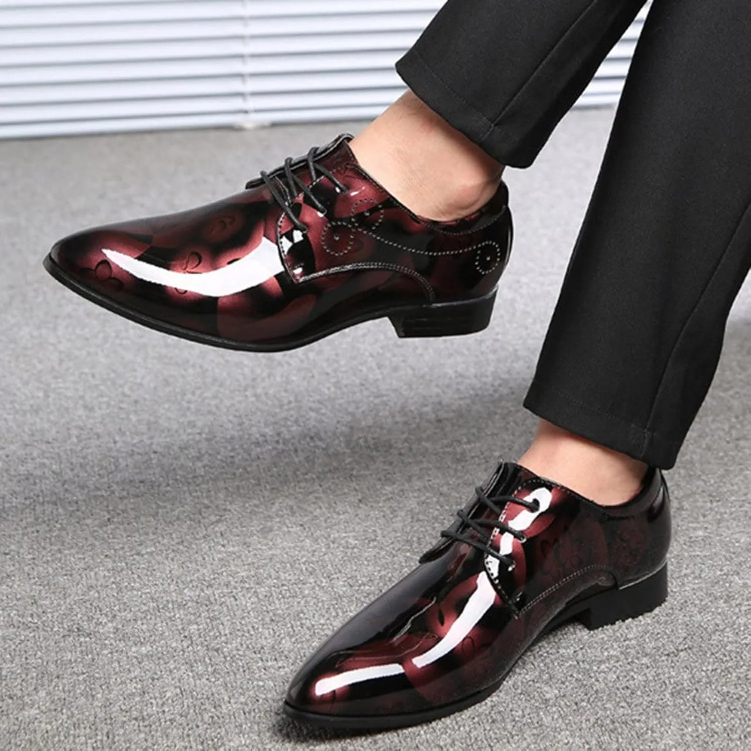 Men's Casual Dress Shoes with Blue Pattern Comfortable Low Heel Business Formal Shoes Pointed Toe Dress Oxfords Men Lace up Patent Leather Shoe Elegant Dating Fashion Shoe Casual Brogues