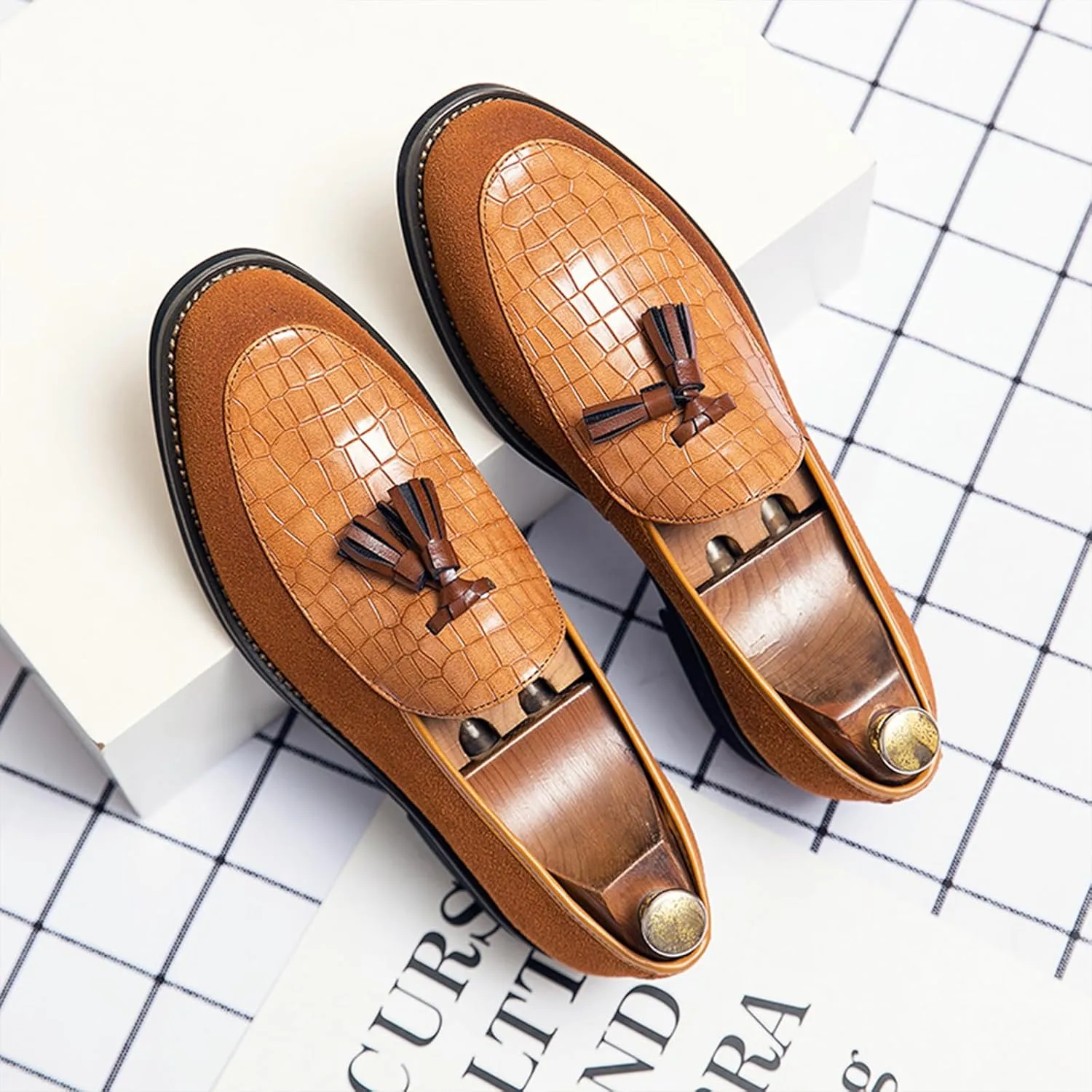Men's Classic Leather Tassel Low Heel Dress Loafers Comfortable Lightweight Retro Printing Smoking Shoes Anti-Slip Slip-Ons Business Formal Leather Shoes