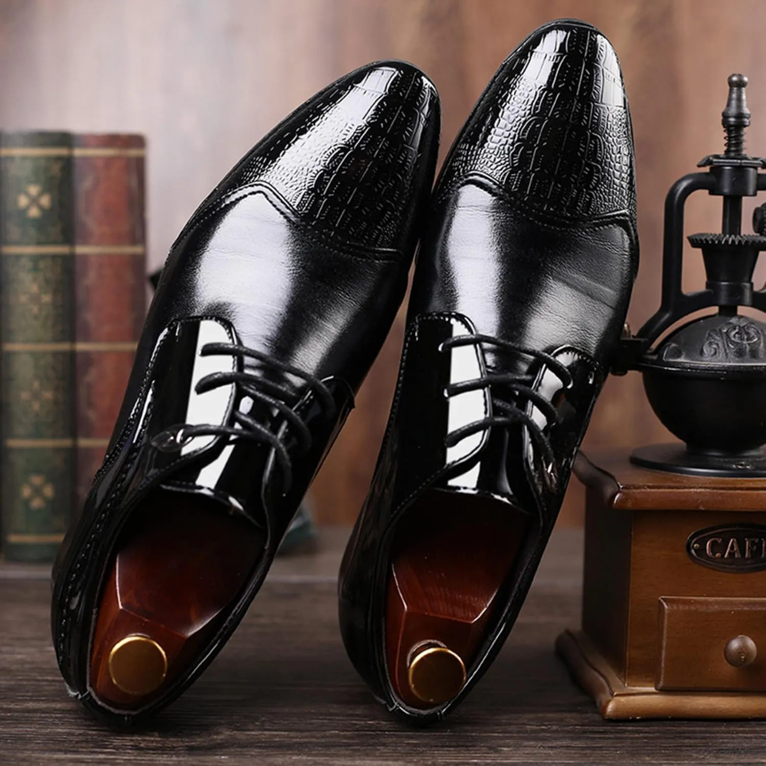 Men's Oxfords Fashion Patchwork Patent Leather Pointed Toe Shoes Formal Business Derbys Office Work Dress Shoes