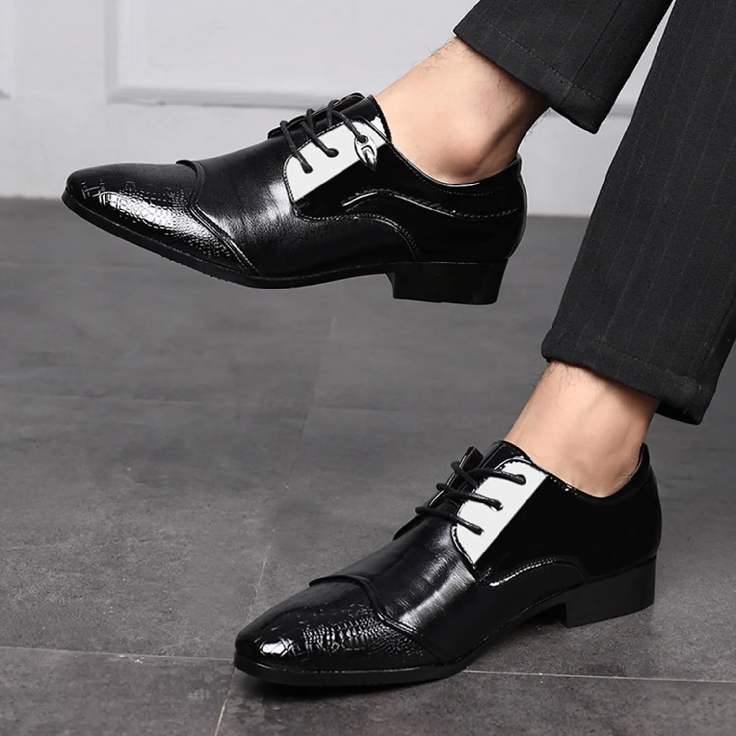 Men's Oxfords Fashion Patchwork Patent Leather Pointed Toe Shoes Formal Business Derbys Office Work Dress Shoes