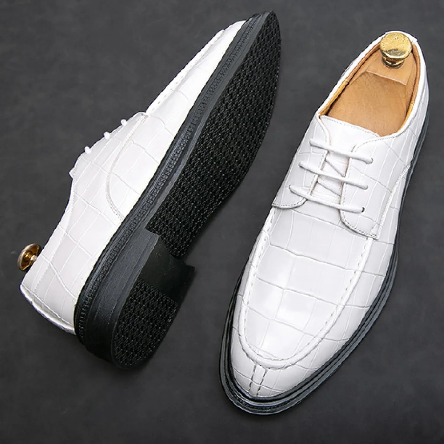 Men's Patent Leather Brogue Oxfords Fashion Comfortable Pointed Toe Lace-up Wingtips Dress Wedding Business Derbys Shoes