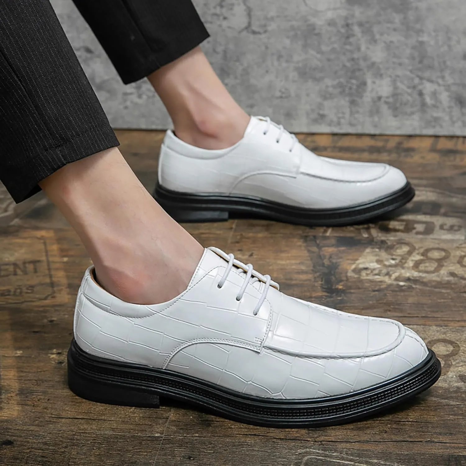 Men's Patent Leather Brogue Oxfords Fashion Comfortable Pointed Toe Lace-up Wingtips Dress Wedding Business Derbys Shoes