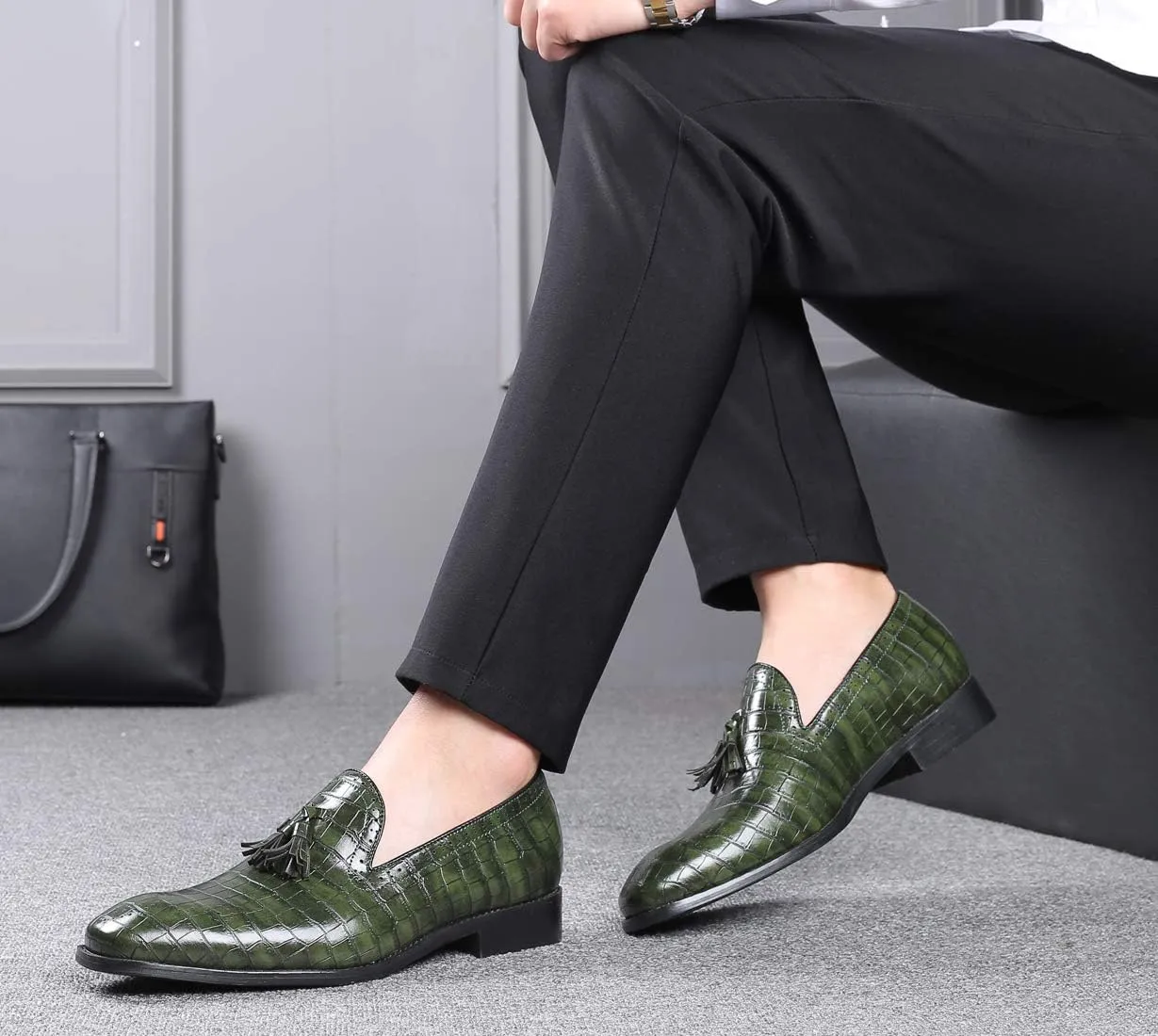 Mens Tassel Loafers Casual Shoes Loafers Men Slip On Fashion Wing Tip Pattern Oxford Shoes Formal Leather Shoes Business Work Casual Shoes for Men