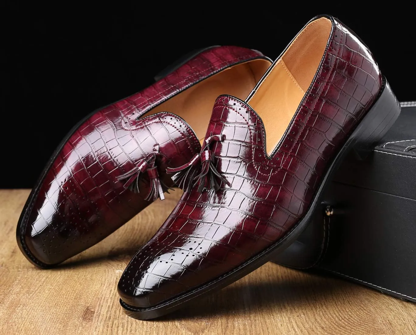 Mens Tassel Loafers Casual Shoes Loafers Men Slip On Fashion Wing Tip Pattern Oxford Shoes Formal Leather Shoes Business Work Casual Shoes for Men