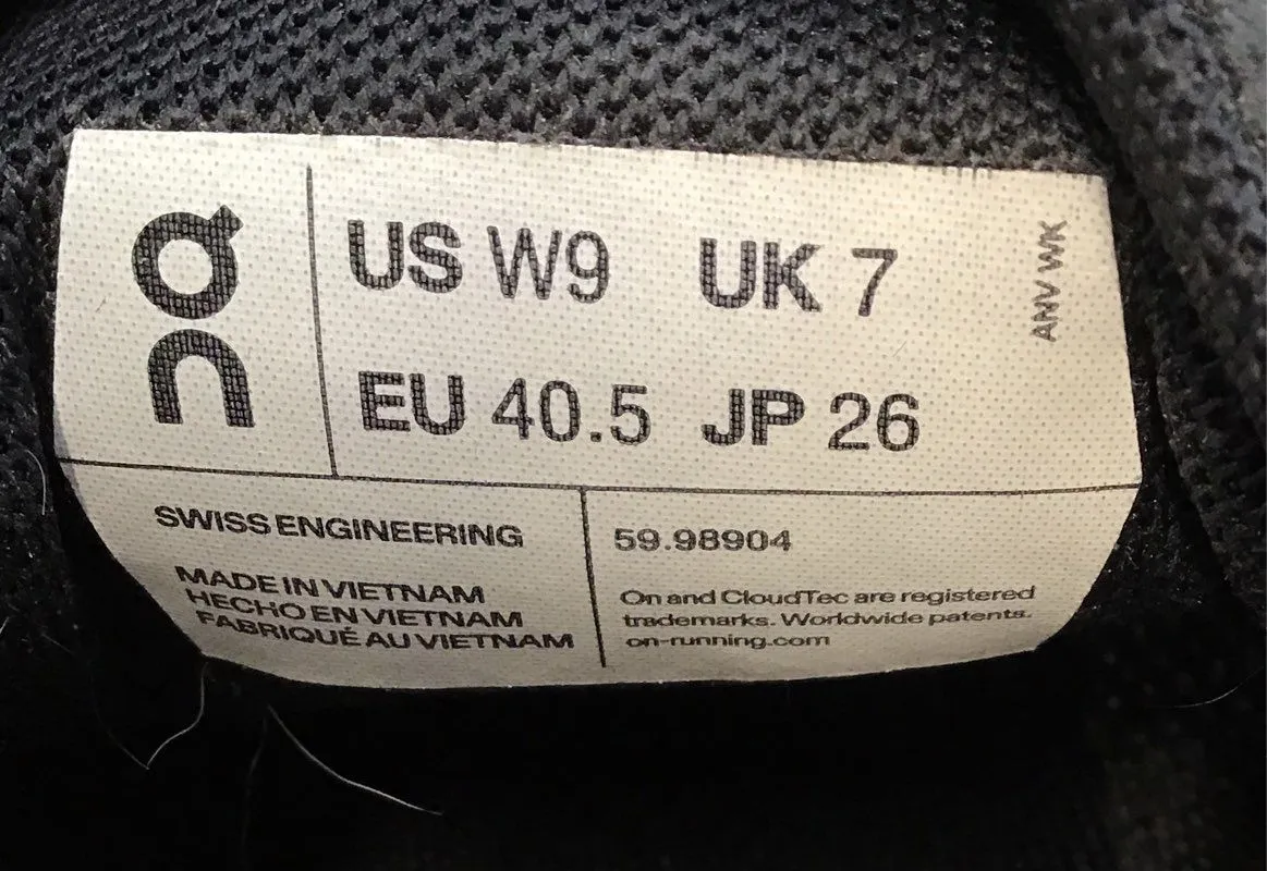 On Cloud Women's 5 59.98904 Black Running Shoes - Size 9