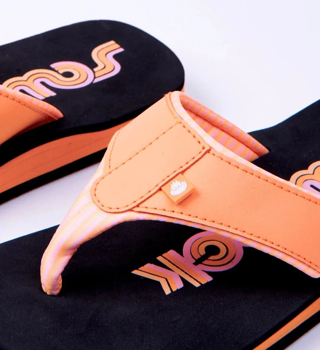 Saltrock Womens Cora Retro Flip Flops - Black / Peach