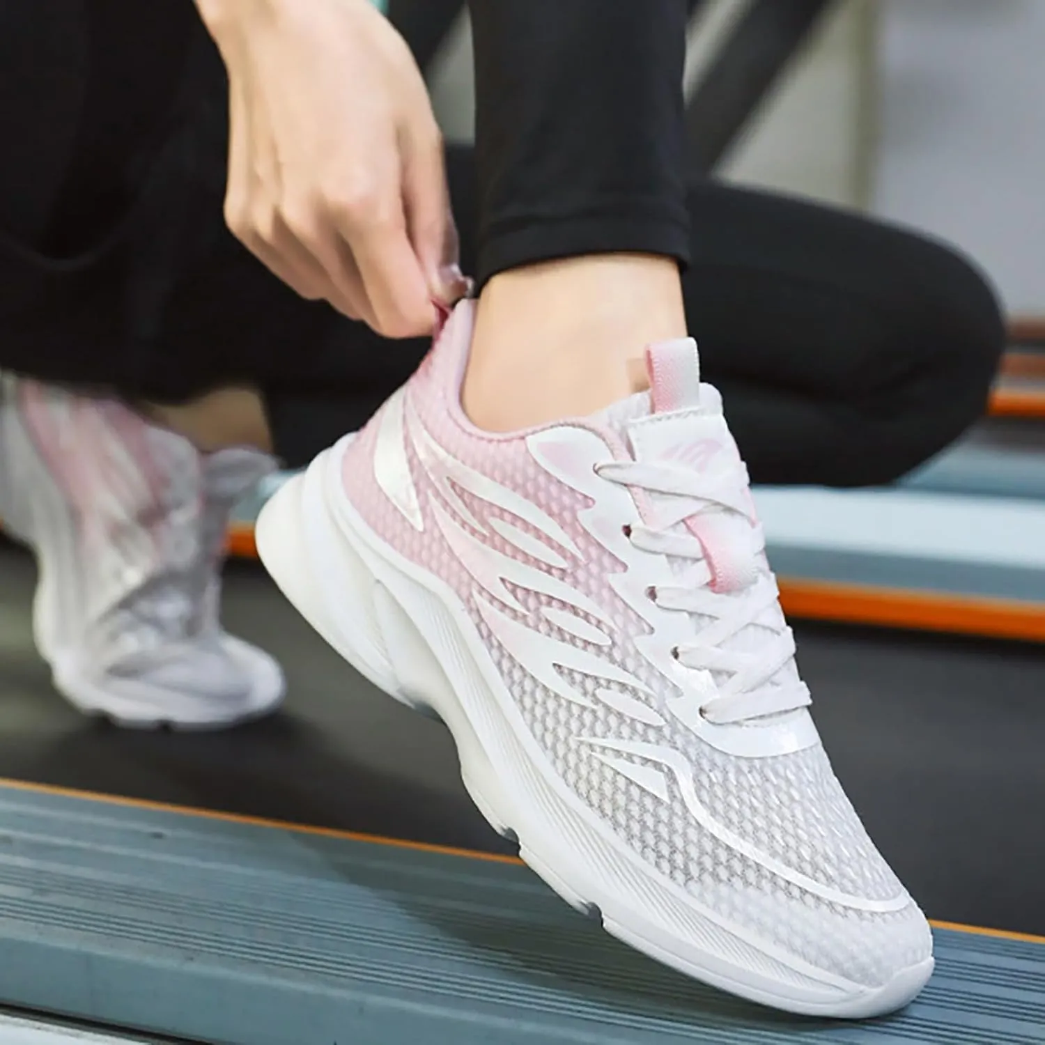 Sneakers for Women Mesh Breathable Running Shoes Lace Up Padded Sneakers Waterproof Low Top Walking Shoes