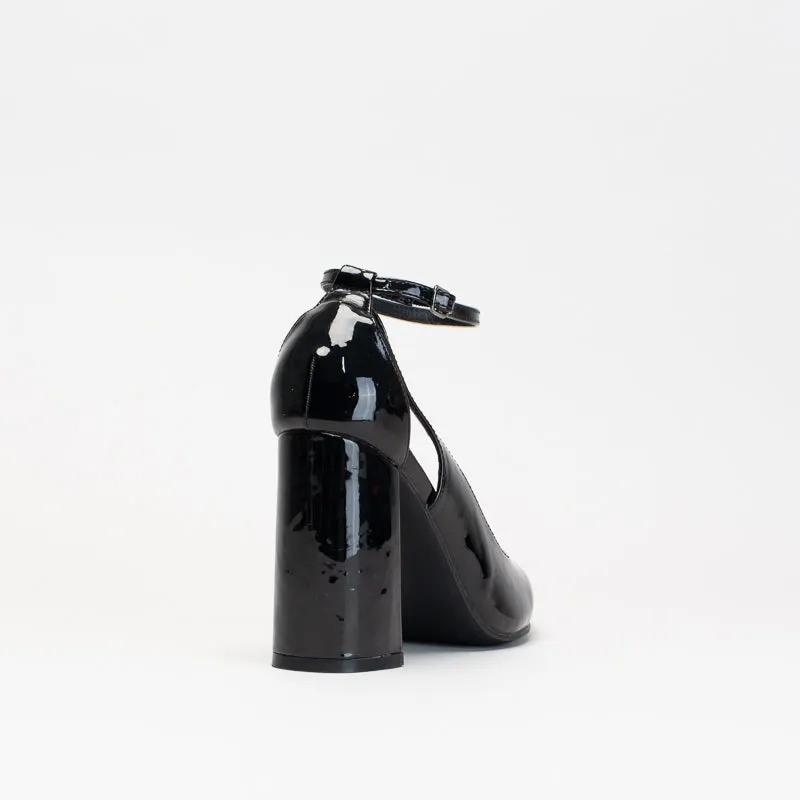 Unreal Women Cut Out Ankle Strap Heel _ 155545