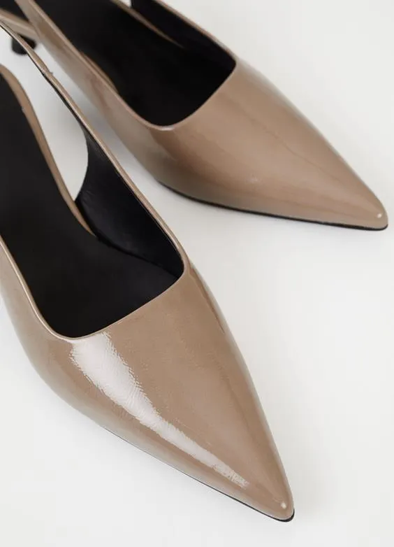 VAGABOND LYKKE SLING BACK PUMP TAUPE PATENT