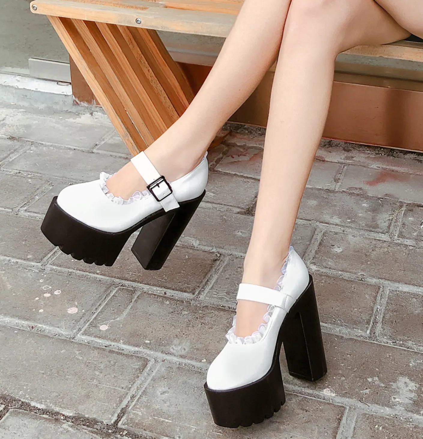 Women's Spring/Autumn Leather Round Toe High Heels Pumps