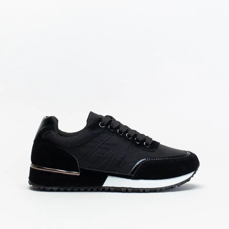 Women's Unreal Classic Retro Sneaker _ 147128